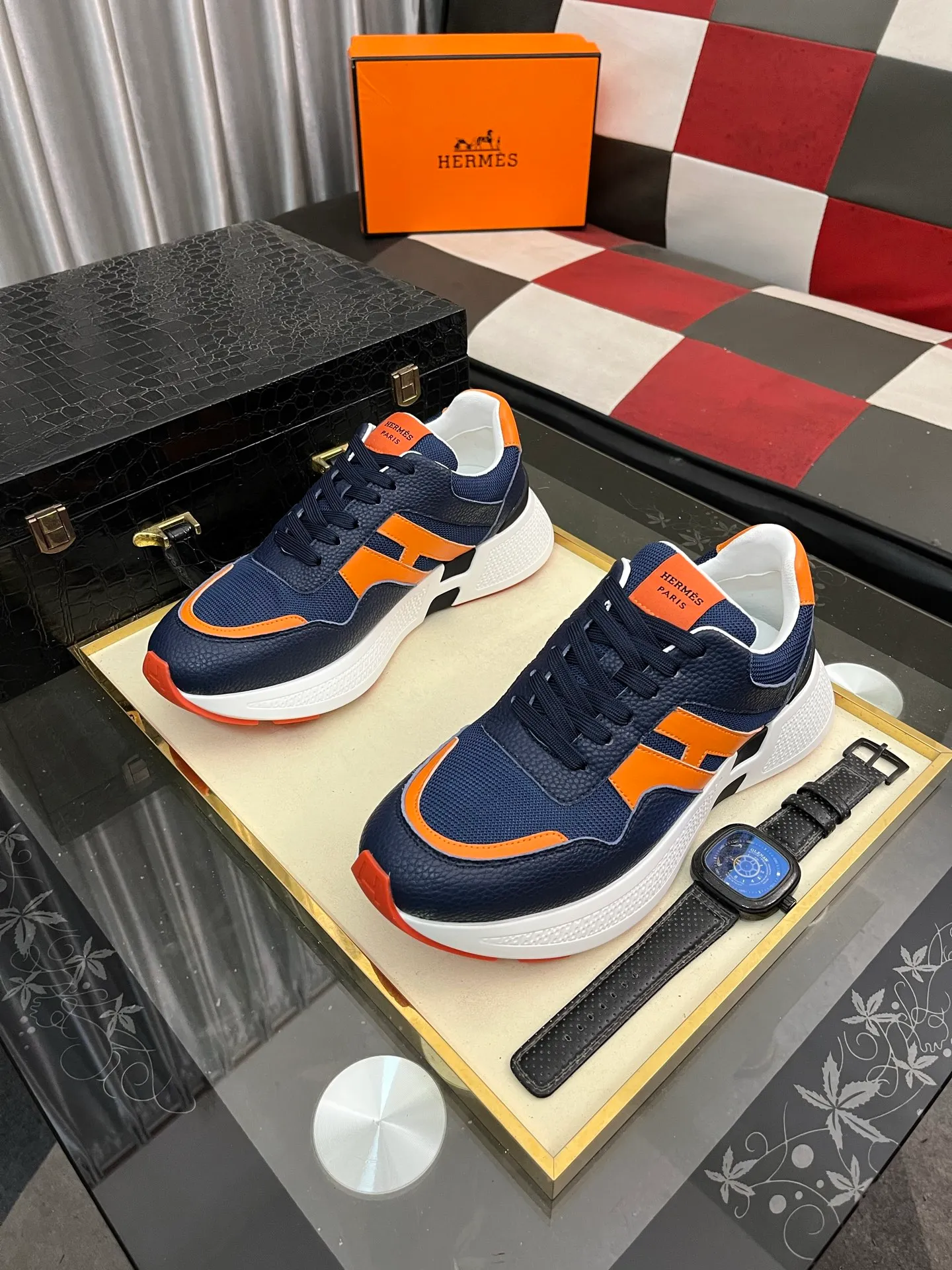 Men's shoes 💰540⌚️⌚️HERMES/Hermès Hugo thick-soled sneakers, casual men's shoes, these sneakers are made of imported first-layer cowhide leather and breathable mesh design. The contrasting color design creates a dynamic and modern shape. The front end of the toe is decorated with natural-color rubber inlays, which is novel and fashionable. The texture is incomparable, with cowhide lining and cowhide foot pads, the upper foot is comfortable and breathable, and the rubber sole is decorated with geometric patterns and iconic "H" details. A very personal one! Size: 38-44